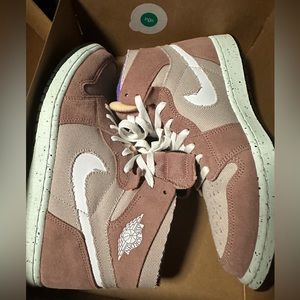 Jordan 1 High Zoom Air CMFT
Fossil Stone 10.5 Used